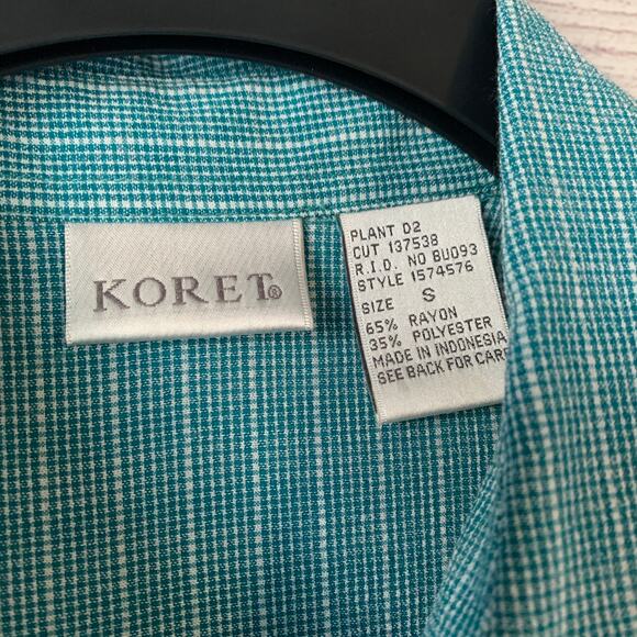 Vintage Koret Teal Blue Button Up Shirt Embroider Flowers Roll Tab Sleeves Small - Picture 9 of 16